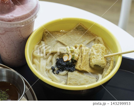 Korean Fish Cake Udon Noodle Soup 143299953