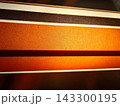 オレンジの布ごしの光 143300195
