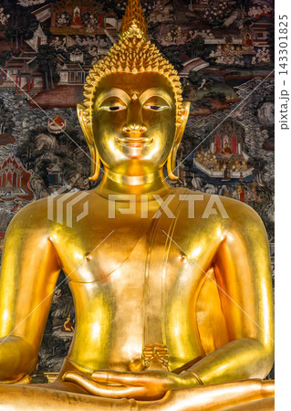 The Golden Buddha image Phra Sri Sakyamuni in the main chapel of Wat Suthat Thepwararam. Located in Bangkok, Thailand. 143301825