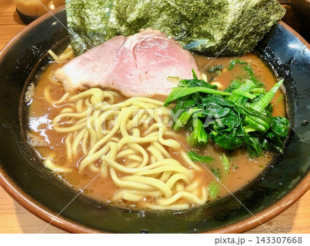 濃厚豚骨醤油ラーメンの誘惑 濃厚豚骨醤油ラーメンの誘惑 143307668