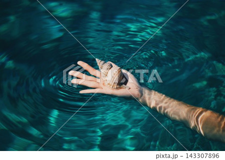 woman in the pool woman in the pool 143307896