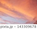 雨上がりの秋の夕方の空 2 グラデーション 雨上がりの秋の夕方の空 2 グラデーション 143309678