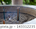 お寺の香炉とお線香 143312235