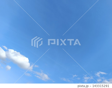 Vast clear blue sky with a single fluffy white cloud. Daytime weather background with copy space Vast clear blue sky with a single fluffy white cloud. Daytime weather background with copy space 143315291