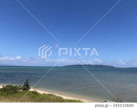 白い砂浜と遠くの島　アイランドホッピング 143315600