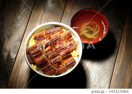 うな丼とお吸物 うな丼とお吸物 143315964