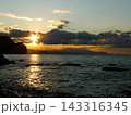 海の夕暮れ 143316345