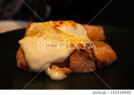 チーズフランスパン 143319499