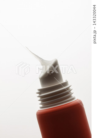Red Lip Balm Tube With Stretch Texture 143320044