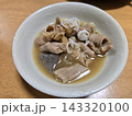 器に盛り付けた手作りモツ煮 143320100