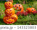 ハロウィンのかぼちゃと秋の風景 143323803