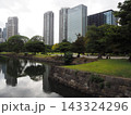 浜離宮恩賜庭園の緑と汐留の高層ビル群 143324296