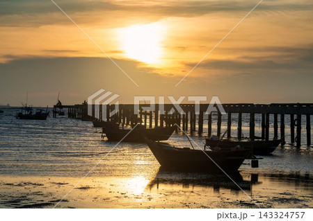 Silhouette fishing boats by bridge at sunset, Chonburi Silhouette fishing boats by bridge at sunset, Chonburi 143324757