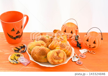 手作りかぼちゃスイーツとハロウィン雑貨 143324846