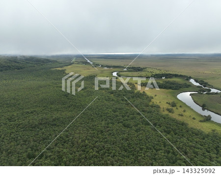 北海道 釧路湿原国立公園 細岡展望台から見る景色が絶景 ドローン空撮 143325092