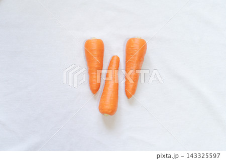 並べたにんじん 俯瞰 並べたにんじん 俯瞰 143325597