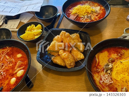 Spicy and numbing malatang with a mix of fresh ingredients in rich Sichuan broth, paired with crispy and tangy guobaorou. A perfect balance of bold heat and sweet-sour crunch for a Chinese feast. 143326303