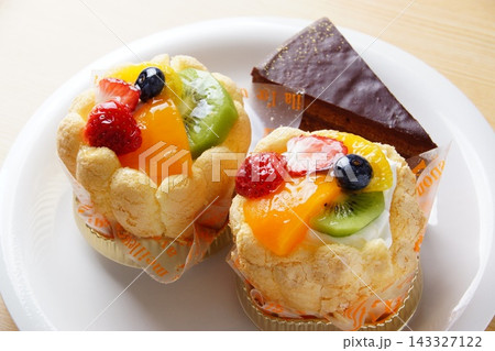 フルーツケーキ洋菓子 フルーツケーキ洋菓子 143327122