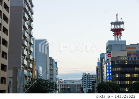 平塚駅北口通りの夕景 平塚駅北口通りの夕景 143328622