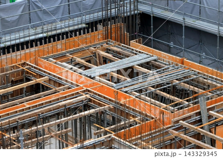 集合住宅の躯体工事(型枠工事のスラブ上げ) イメージ 集合住宅の躯体工事(型枠工事のスラブ上げ) イメージ 143329345