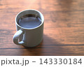 木目テーブルの温かいホットコーヒーとコピースペース 143330184