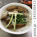 ベトナム・ニャチャンの名物料理 魚のすり身揚げと米麺のスープ（ブン・カー） 143330413