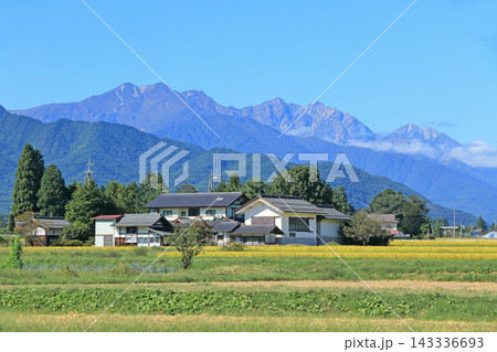 秋の北アルプス後立山連峰 秋の北アルプス後立山連峰 143336693