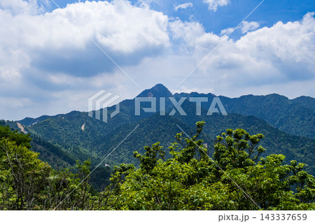 雨乞岳（滋賀県）三人山付近から望む鎌ヶ岳 143337659