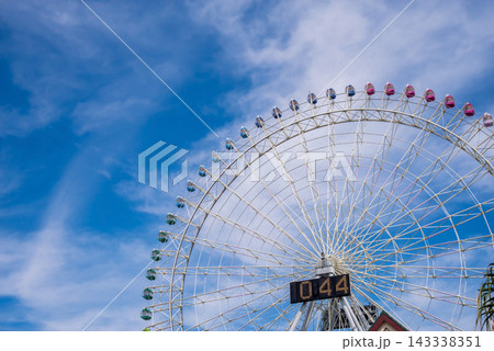 遊園地の観覧車 遊園地の観覧車 143338351