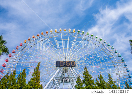 遊園地の観覧車 遊園地の観覧車 143338357