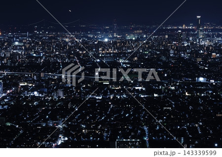 霧に包まれた明石海峡大橋と夜景 霧に包まれた明石海峡大橋と夜景 143339599