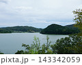山に囲まれた池　入鹿池 143342059