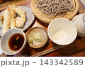 野菜の天ぷらとざるそば 143342589