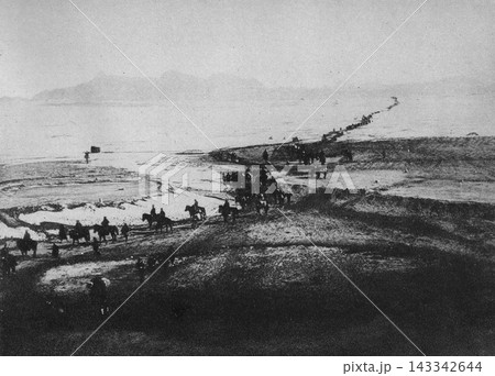 古写真　1895年　日清戦争中　中国・山東省に侵攻する日本陸軍の第二軍司令部 143342644