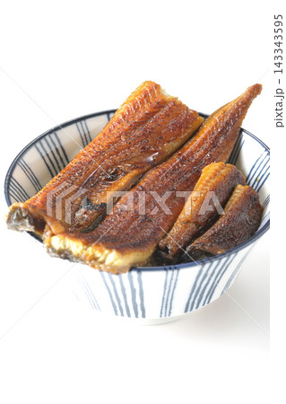 うな丼を白背景で単品撮影 うな丼を白背景で単品撮影 143343595