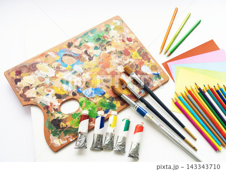 絵の具とパレット　芸術の秋　 143343710
