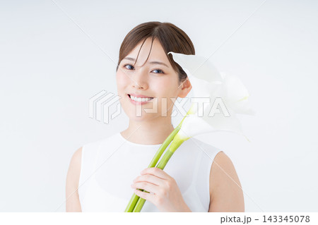 若い女性のビューティ 143345078