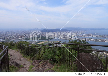 屋島山上の展望台から高松市中心市街地全景を見る 屋島山上の展望台から高松市中心市街地全景を見る 143345681