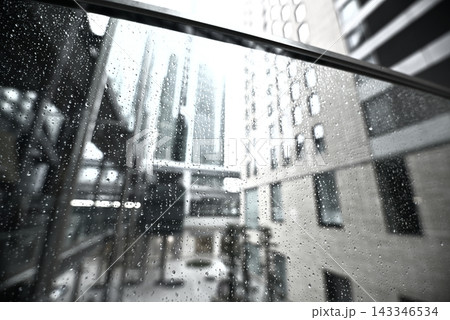 雨の汐留シオサイト 143346534