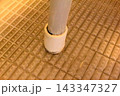 パイプ根元の水垢・カビの接写 143347327