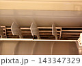 吹き出し口から見えるシロッコファンのホコリ蓄積状態 143347329