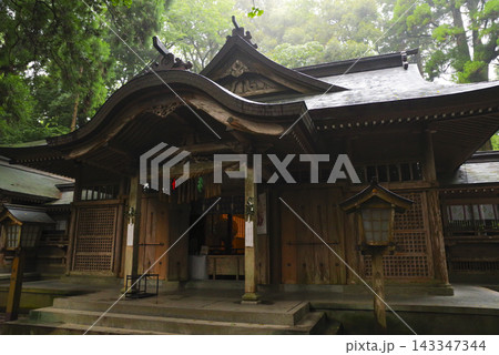 宮崎県高千穂町にある高千穂神社の拝殿 宮崎県高千穂町にある高千穂神社の拝殿 143347344