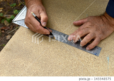 Marking out the surface of the object. Marking out the surface of the object. 143348575