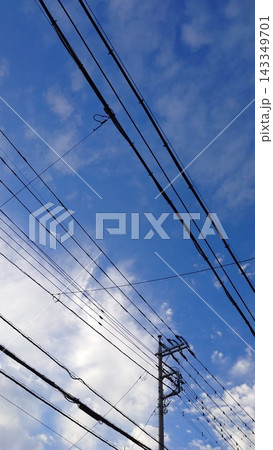 電線と夏の青空 電線と夏の青空 143349701
