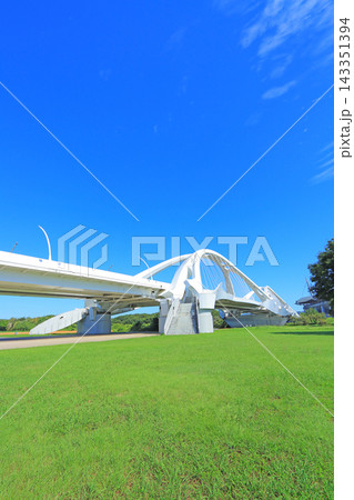 愛知県豊田市、矢作川に架かる豊田大橋の風景 愛知県豊田市、矢作川に架かる豊田大橋の風景 143351394