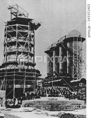 古写真　1901年　福岡県北九州市　官営八幡製鐵所の熔鉱炉落成式 143351403