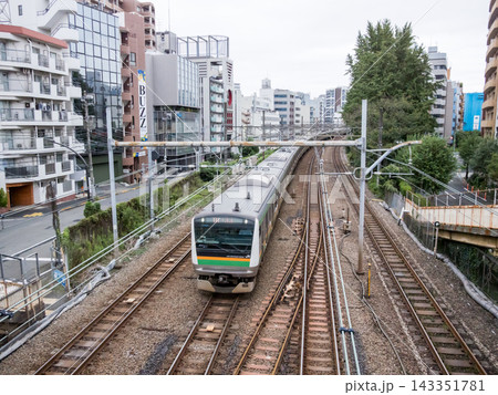 【四反道跨線人道橋】歩道橋から見る湘南新宿ラインの電車 143351781