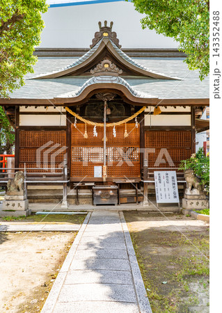 神功皇后ゆかりの鼻川神社(花川神社)拝殿 夏には鼻川のだんじりで賑わう 大阪市西淀川区花川町 神功皇后ゆかりの鼻川神社(花川神社)拝殿 夏には鼻川のだんじりで賑わう 大阪市西淀川区花川町 143352488