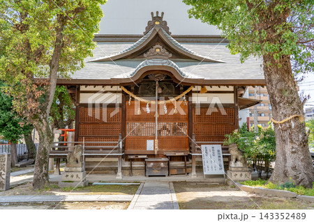 神功皇后ゆかりの鼻川神社(花川神社)拝殿 夏には鼻川のだんじりで賑わう 大阪市西淀川区花川町 神功皇后ゆかりの鼻川神社(花川神社)拝殿 夏には鼻川のだんじりで賑わう 大阪市西淀川区花川町 143352489