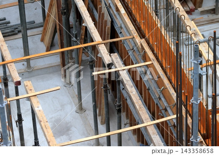 集合住宅の躯体工事(型枠工事のスラブ上げ) イメージ 集合住宅の躯体工事(型枠工事のスラブ上げ) イメージ 143358658